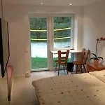 Vista بيت شباب